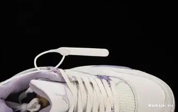 - RETRO JORDAN 4 SB 0605